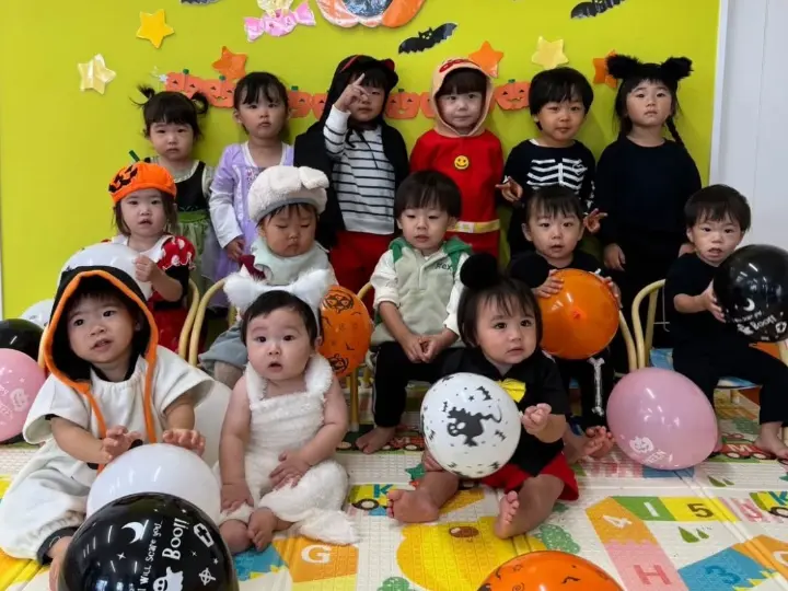 秋の行事を楽しむ子どもたち